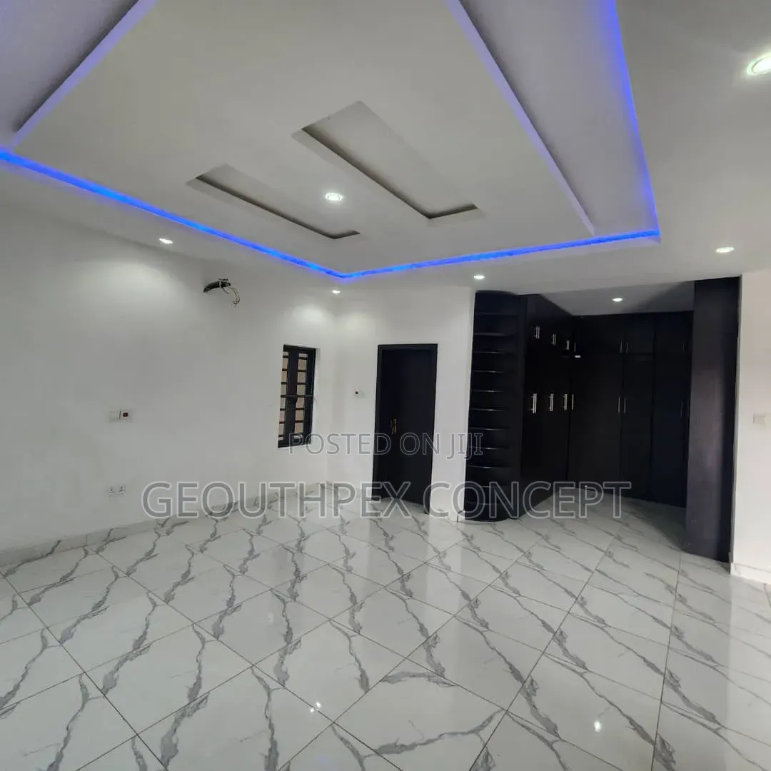 5bdrm Duplex in Malami Estate for sale in Oluyole Estate