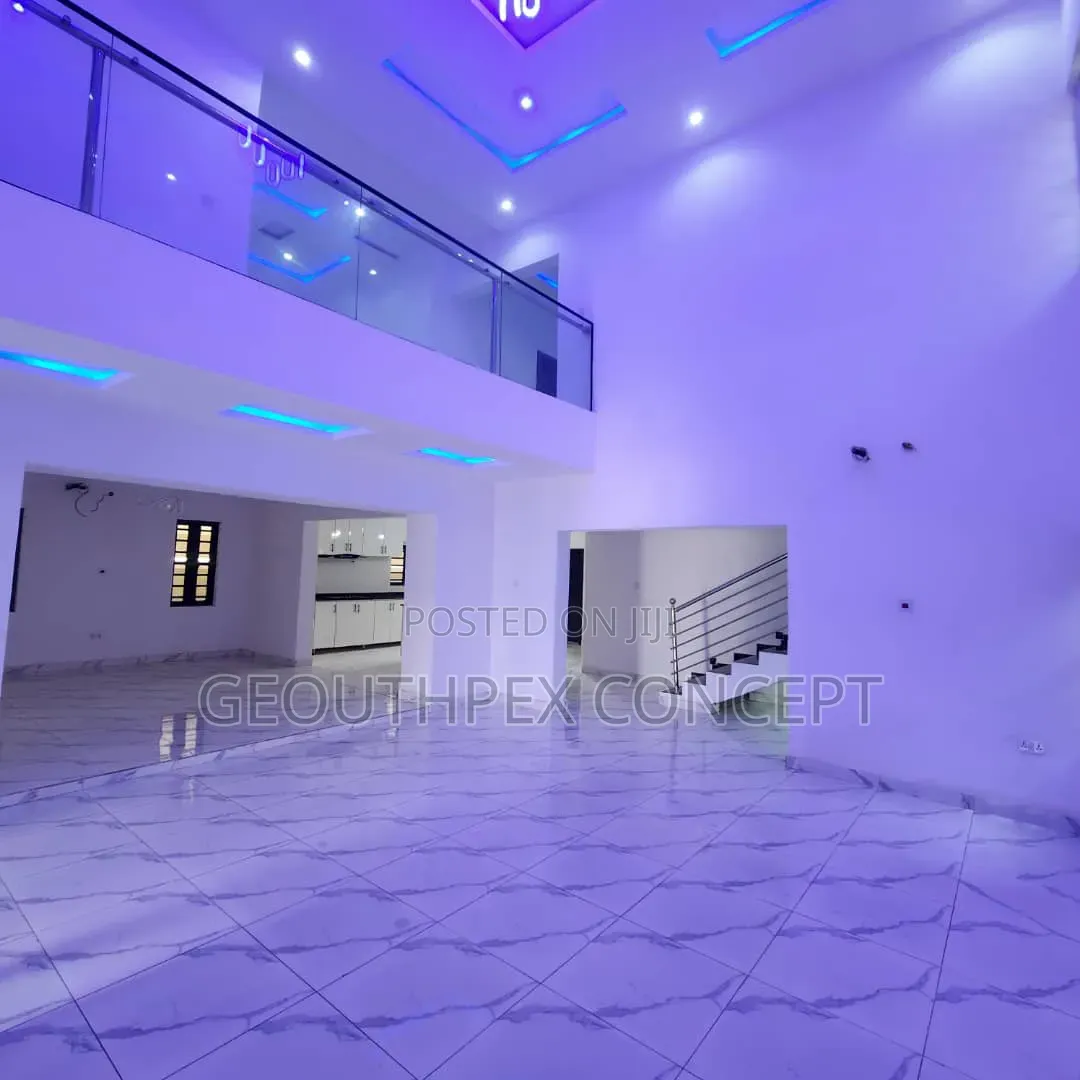 5bdrm Duplex in Malami Estate for sale in Oluyole Estate