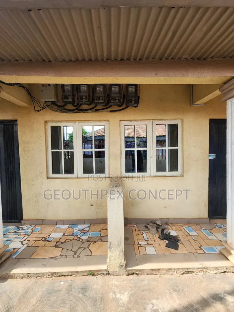 8bdrm Block of Flats in Ogbomosho North for sale in Ogbomosho North