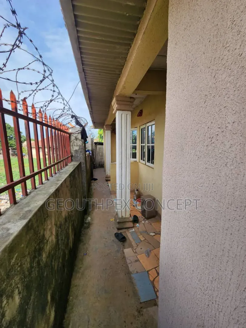 8bdrm Block of Flats in Ogbomosho North for sale in Ogbomosho North