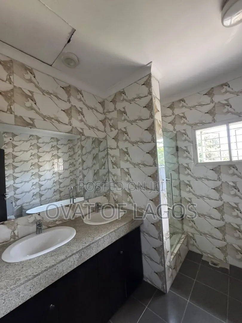 4bdrm Duplex in Lekki Phase 1 for rent in Lekki Phase 1