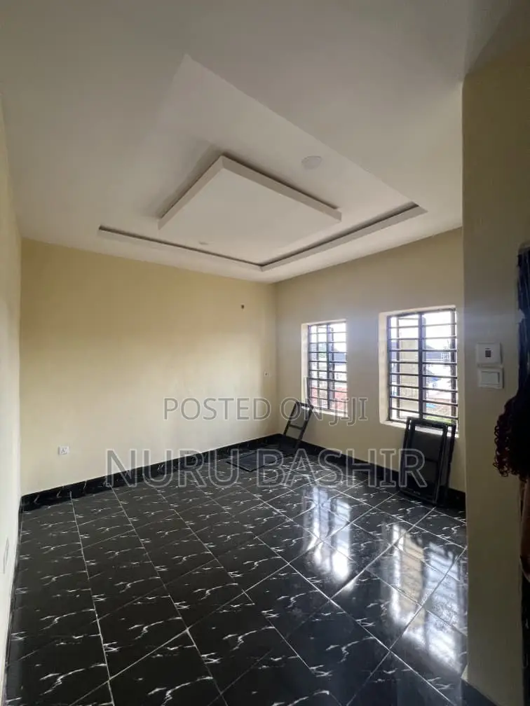3bdrm Block of Flats in Elebu, Akala Express for rent in Akala Express
