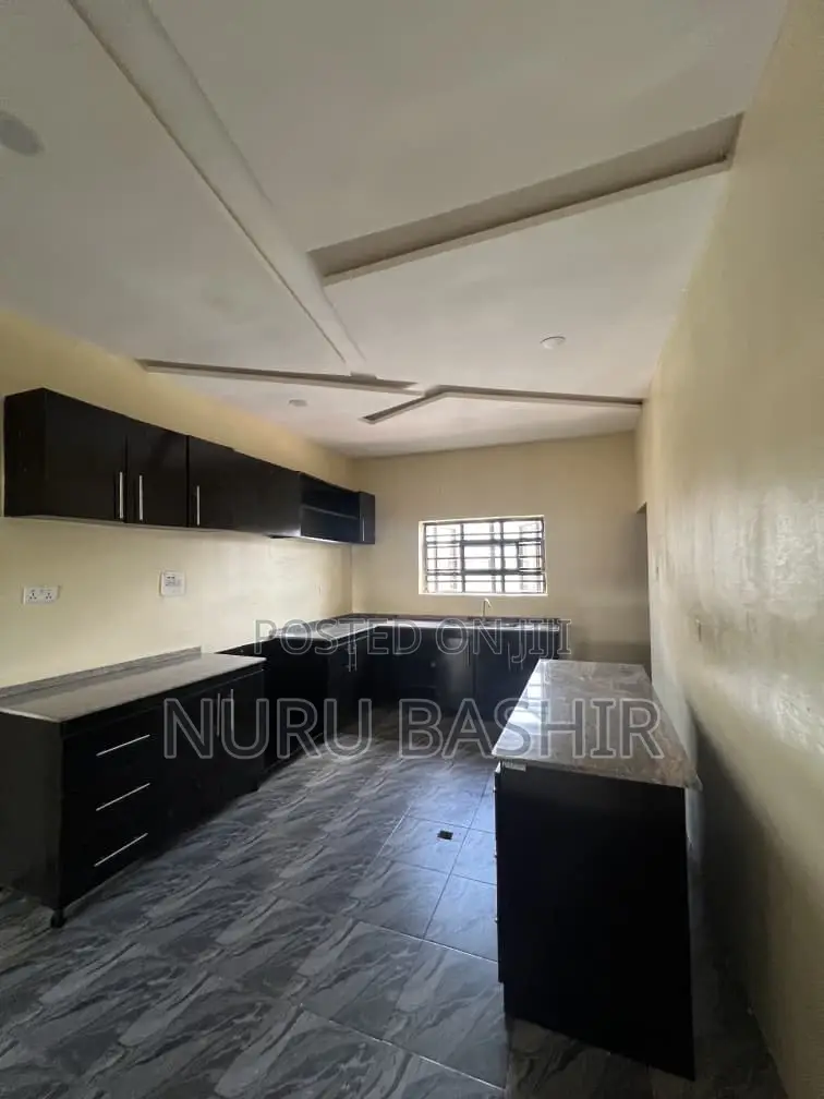 3bdrm Block of Flats in Elebu, Akala Express for rent in Akala Express