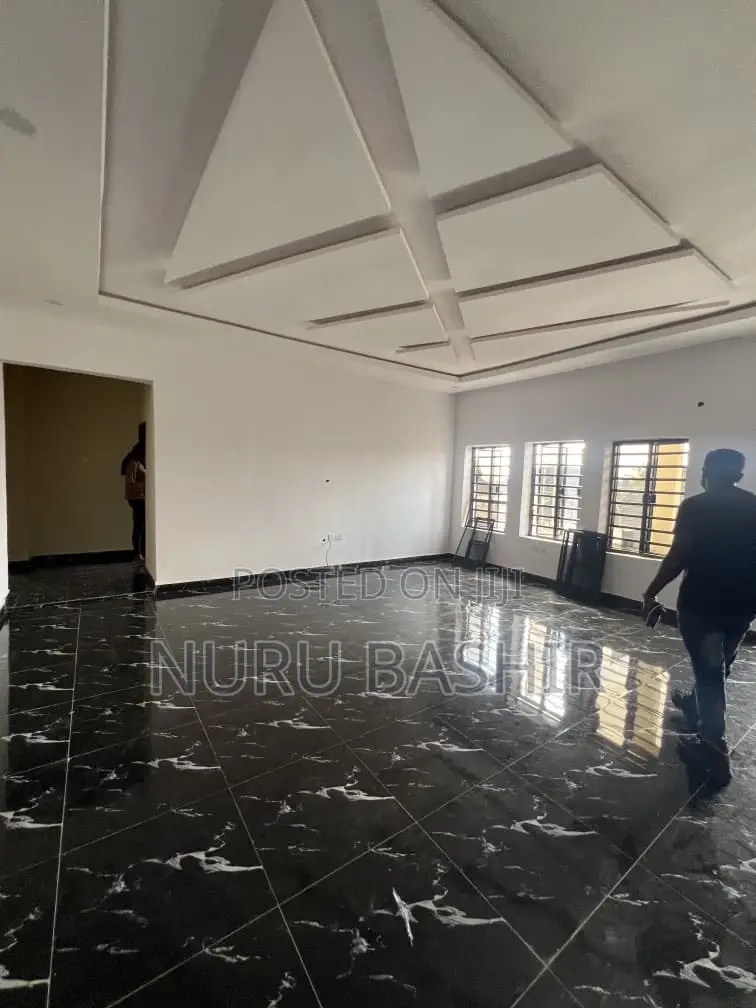 3bdrm Block of Flats in Elebu, Akala Express for rent in Akala Express