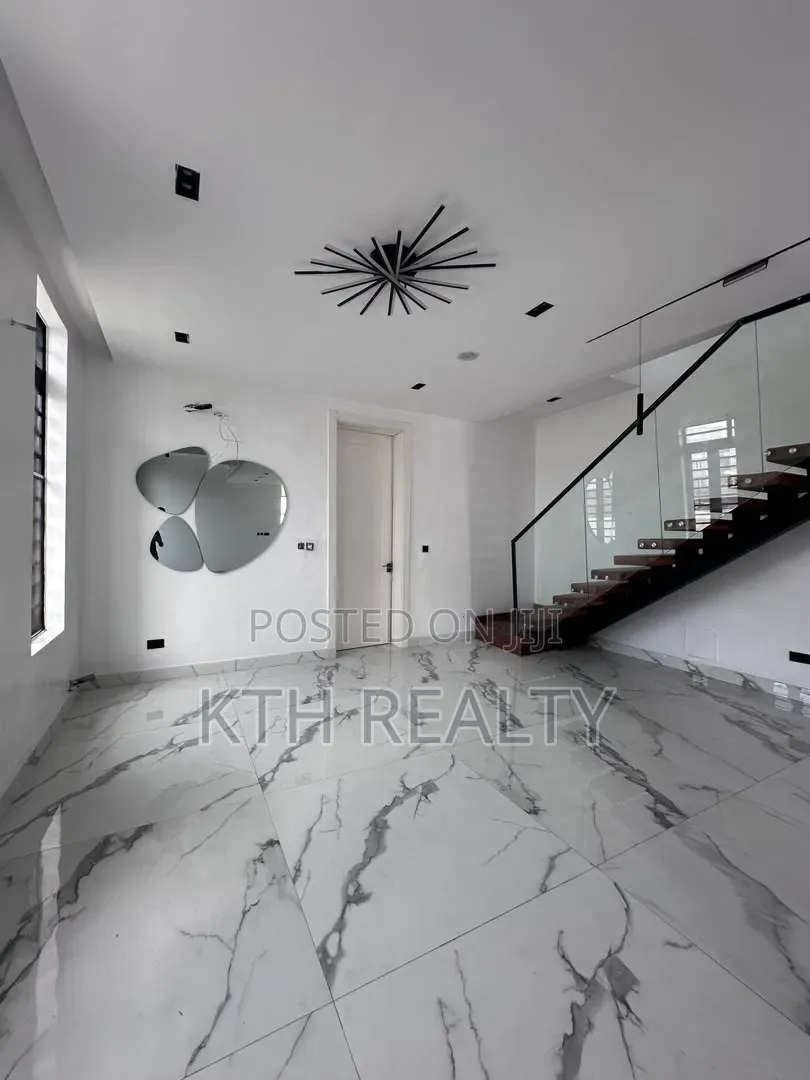 5bdrm Duplex in Lekki Phase 1 for sale in Lekki Phase 1