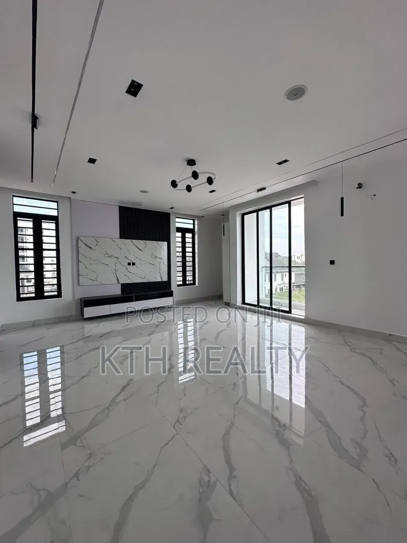 5bdrm Duplex in Lekki Phase 1 for sale in Lekki Phase 1