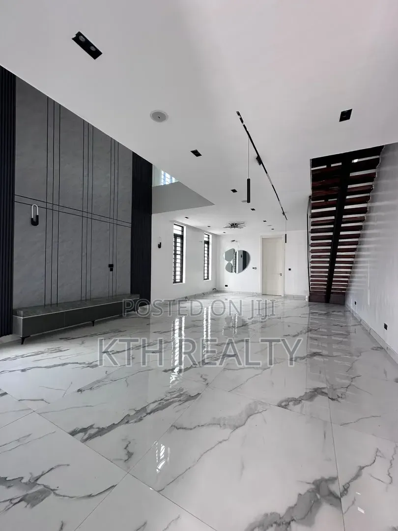 5bdrm Duplex in Lekki Phase 1 for sale in Lekki Phase 1