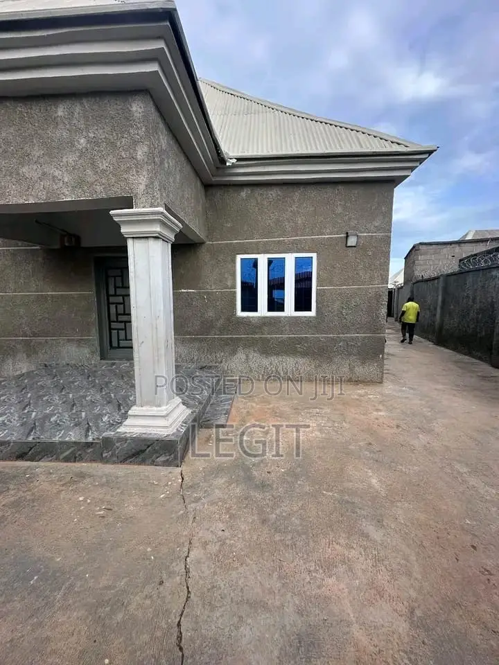 3bdrm Bungalow in Minna for sale in Minna