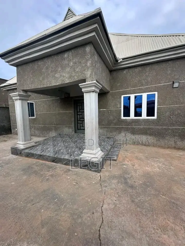 3bdrm Bungalow in Minna for sale in Minna