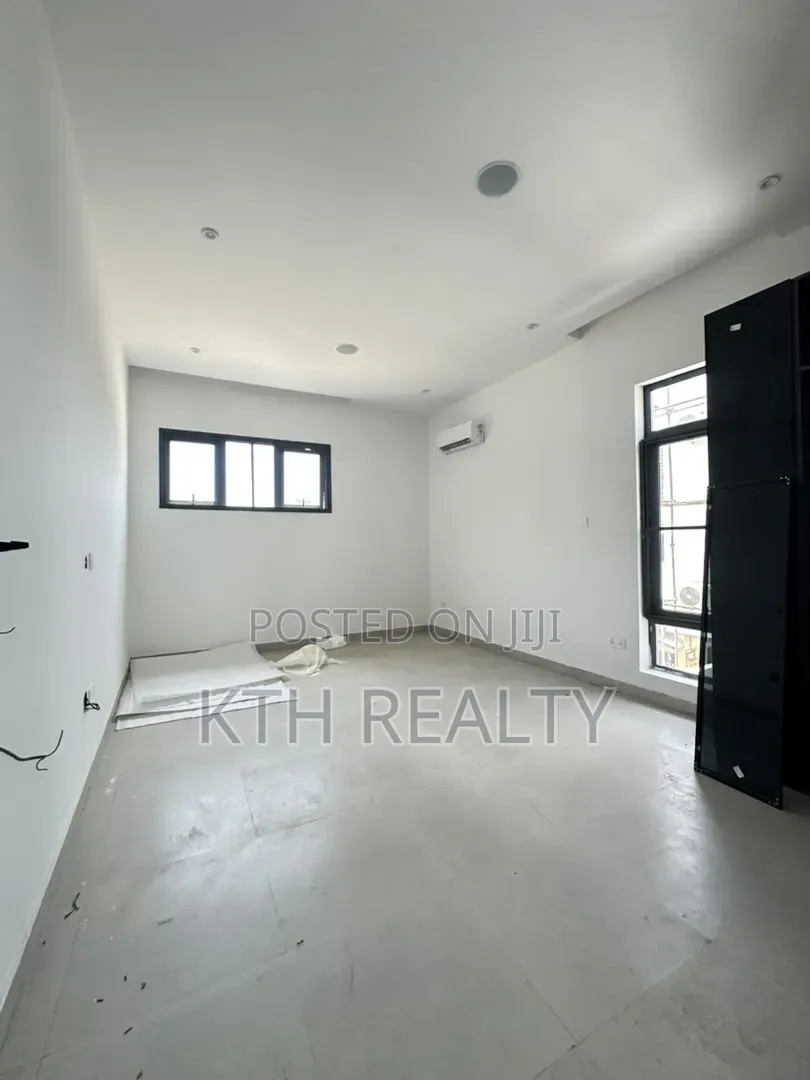 5bdrm Duplex in Lekki Phase 1 for sale in Lekki Phase 1