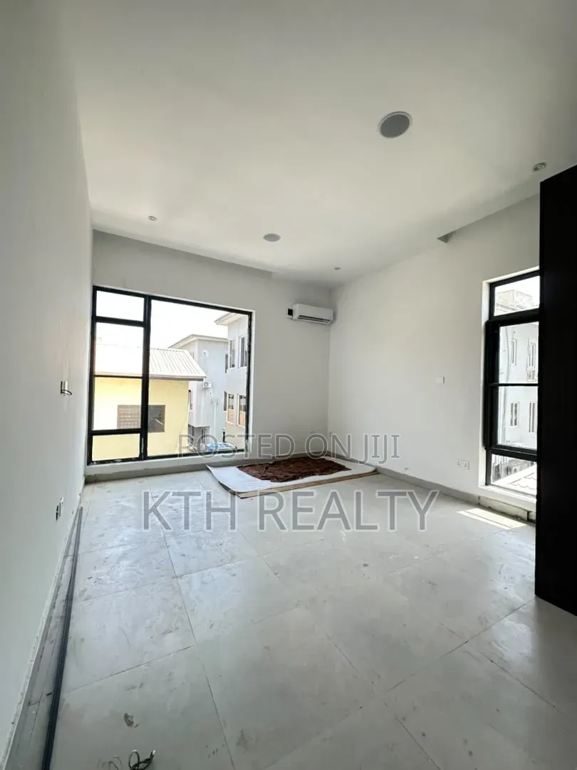 5bdrm Duplex in Lekki Phase 1 for sale in Lekki Phase 1