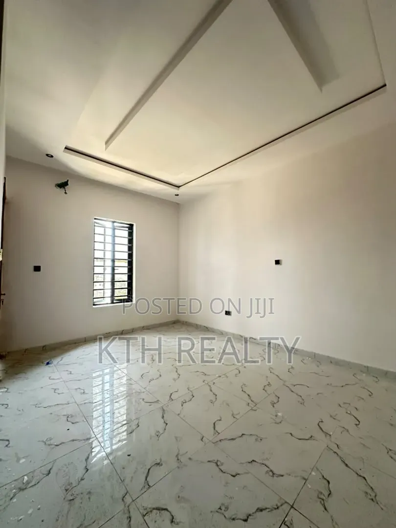 3bdrm Penthouse in Ikate for sale in Ikate