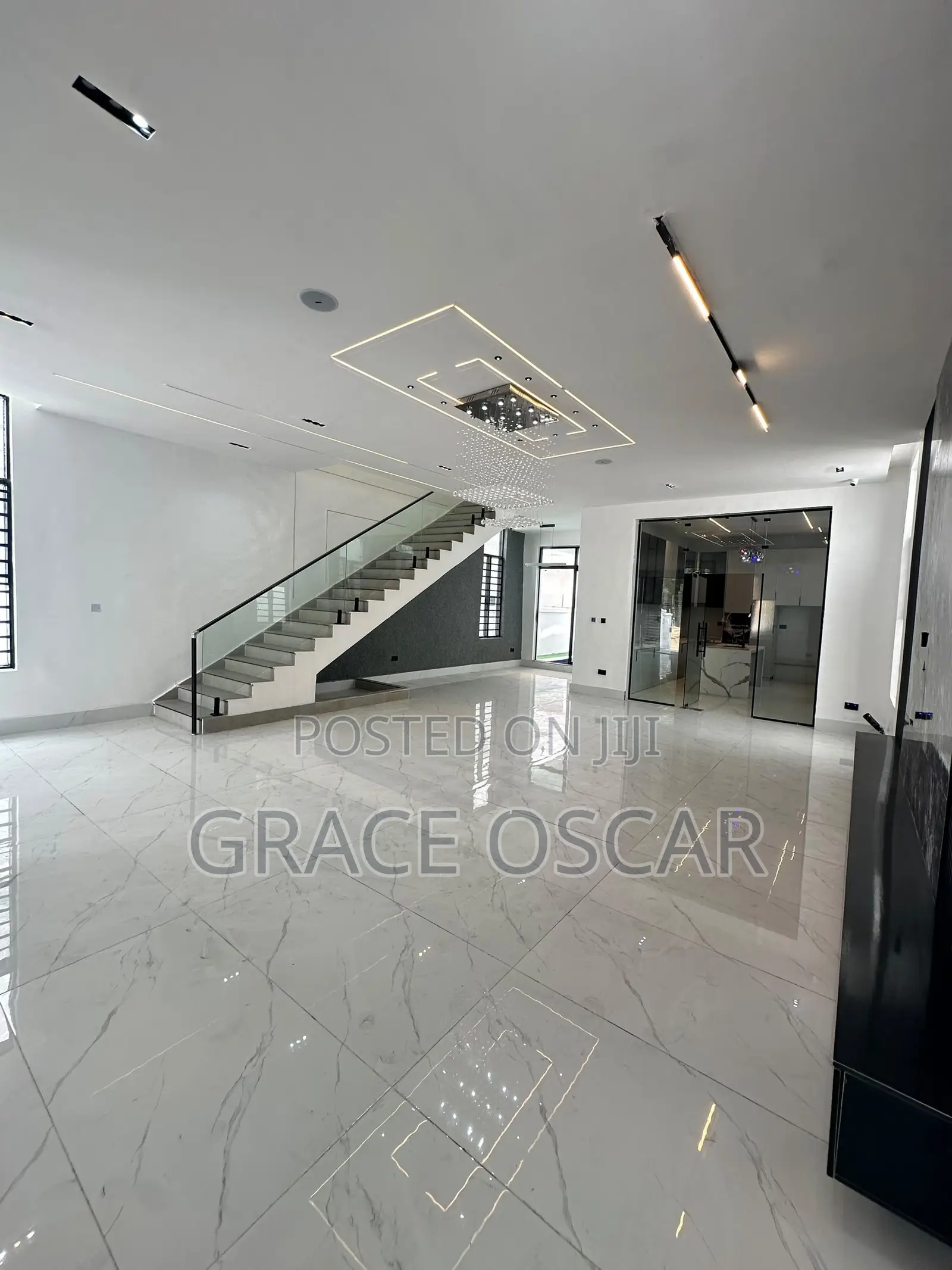 5bdrm Duplex in Chevron for sale in Chevron