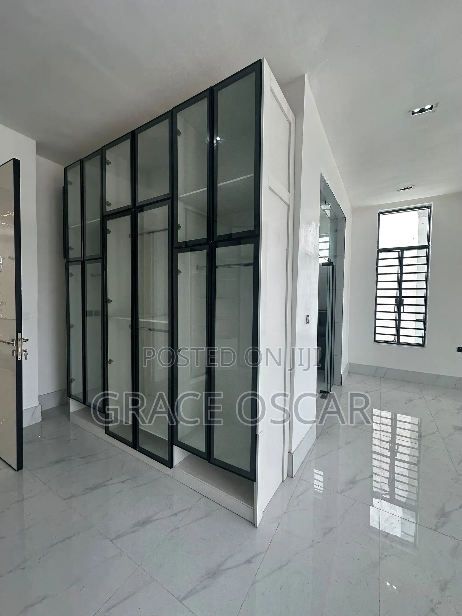 5bdrm Duplex in Chevron for sale in Chevron