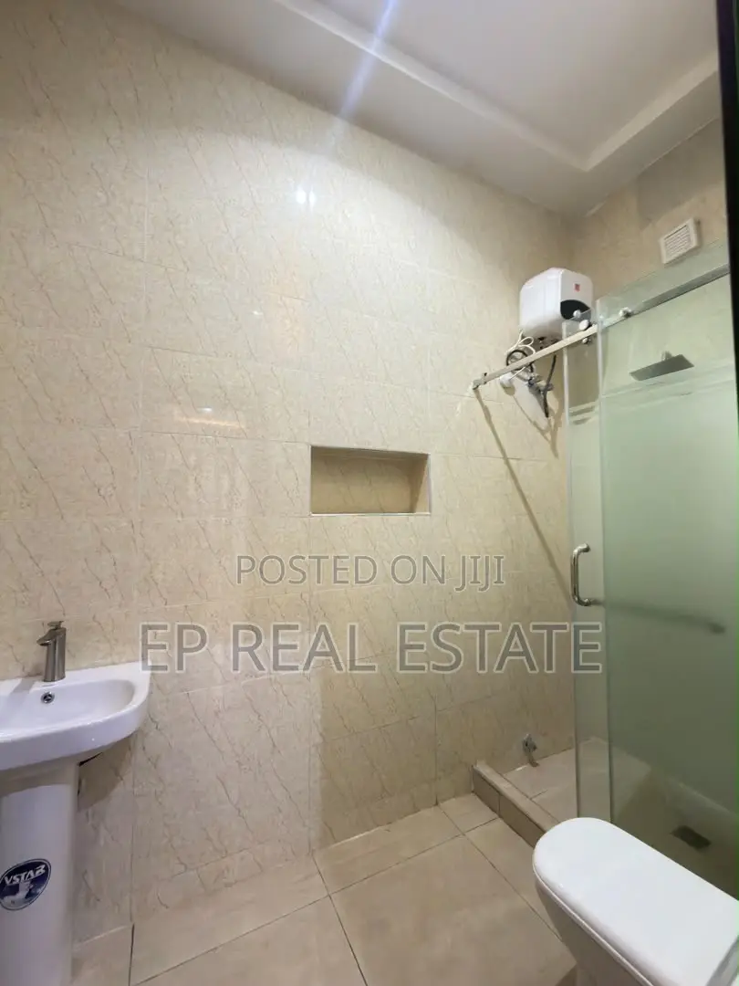 5bdrm Duplex in Apo District for sale in Apo District