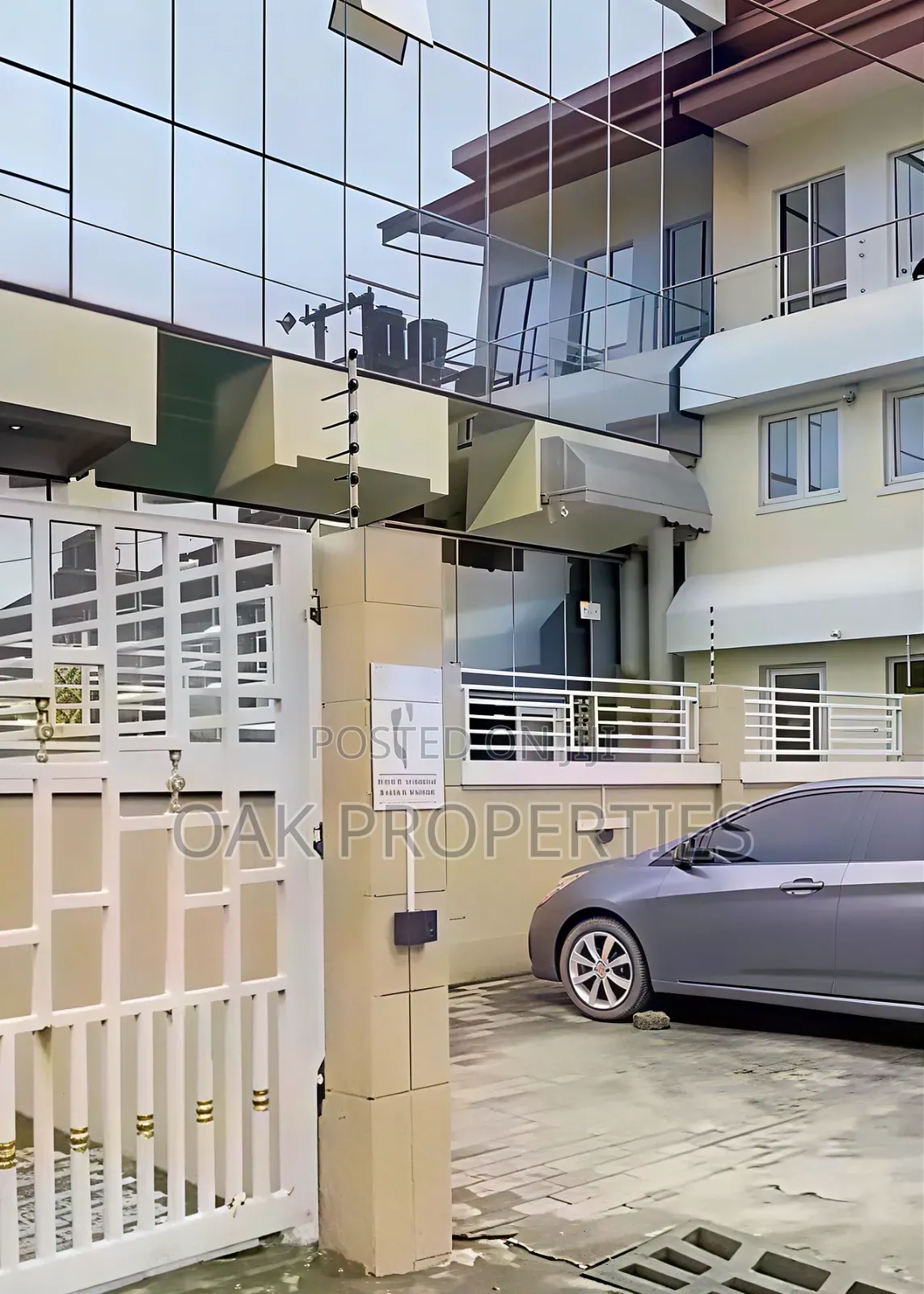 Office Complex With 21 Aircondition Offices on 2 Plots of Land at Gra in GRA Phase 3 / Port-Harcourt