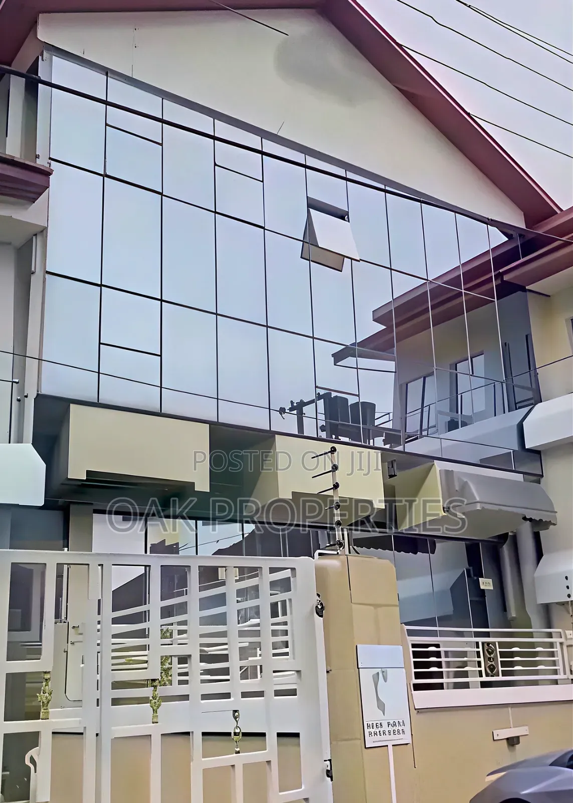 Office Complex With 21 Aircondition Offices on 2 Plots of Land at Gra in GRA Phase 3 / Port-Harcourt