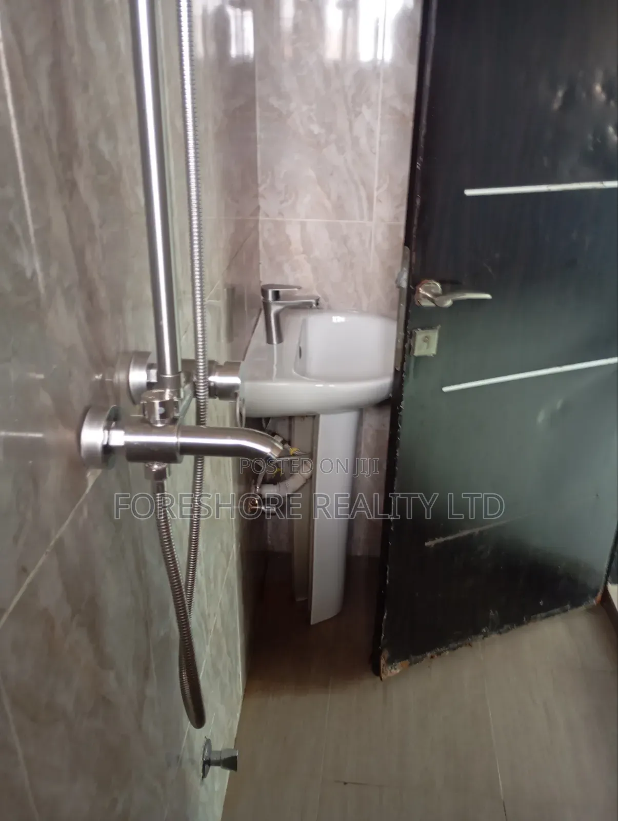 3bdrm Apartment in Off Toyin Street for rent in Toyin Street
