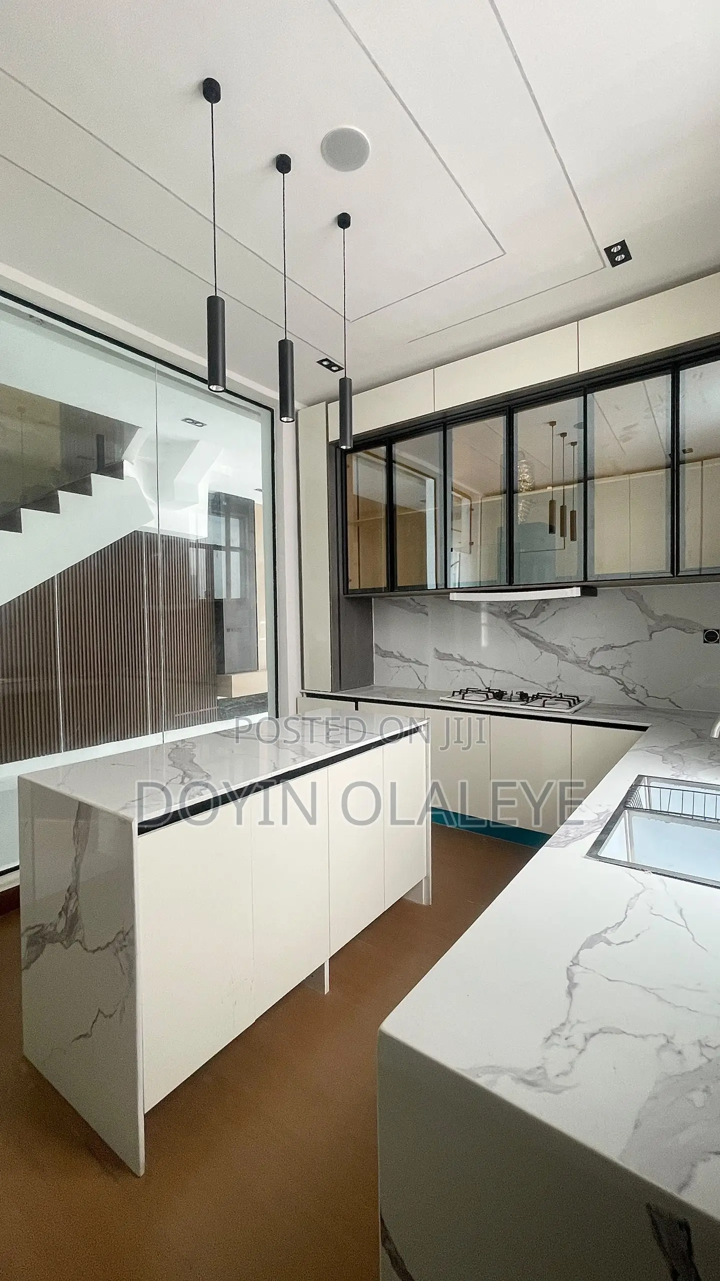 4bdrm Duplex in Chevron for sale in Chevron
