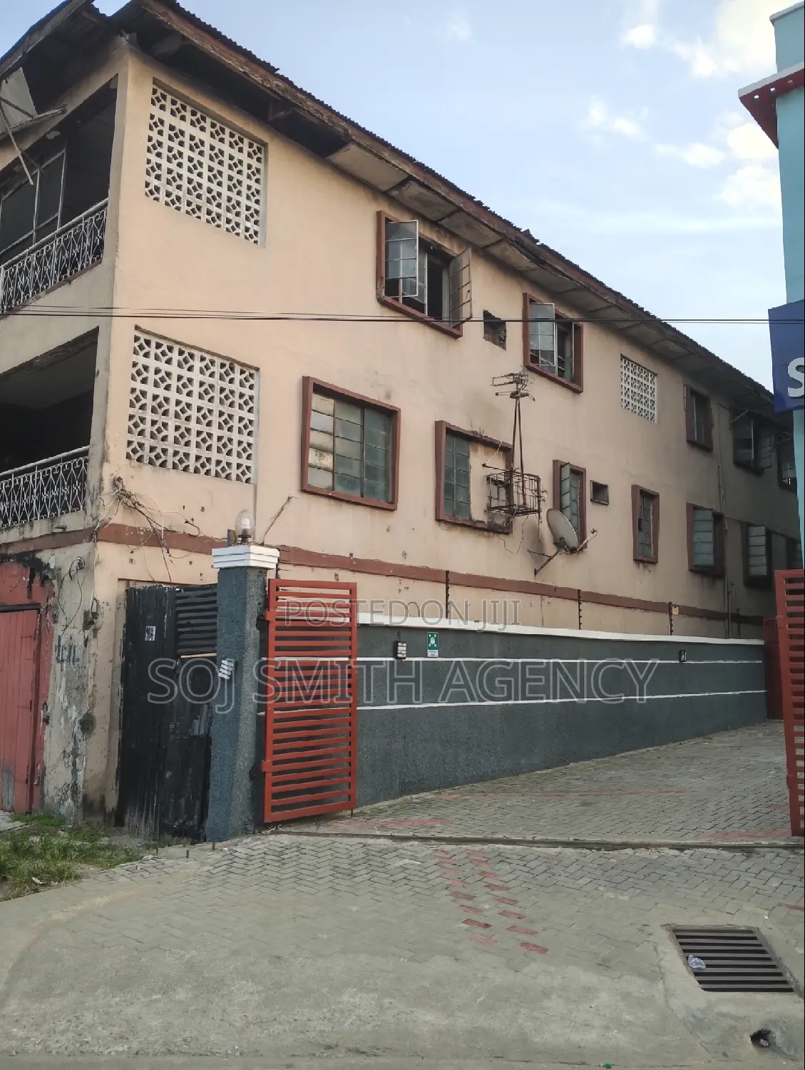 3bdrm Block of Flats in Ojuelegba for sale in Ojuelegba