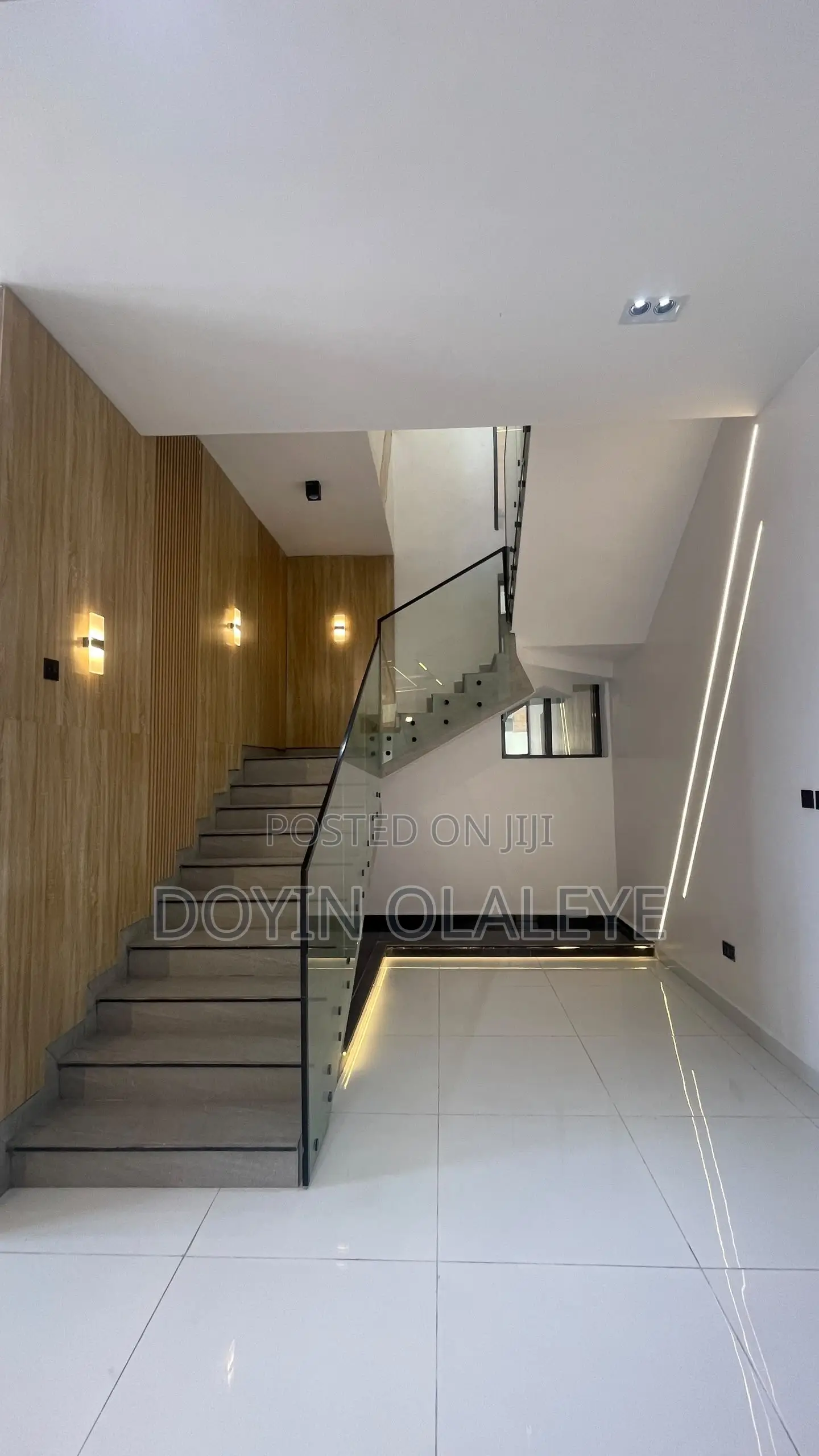 5bdrm Duplex in Chevron for sale in Chevron