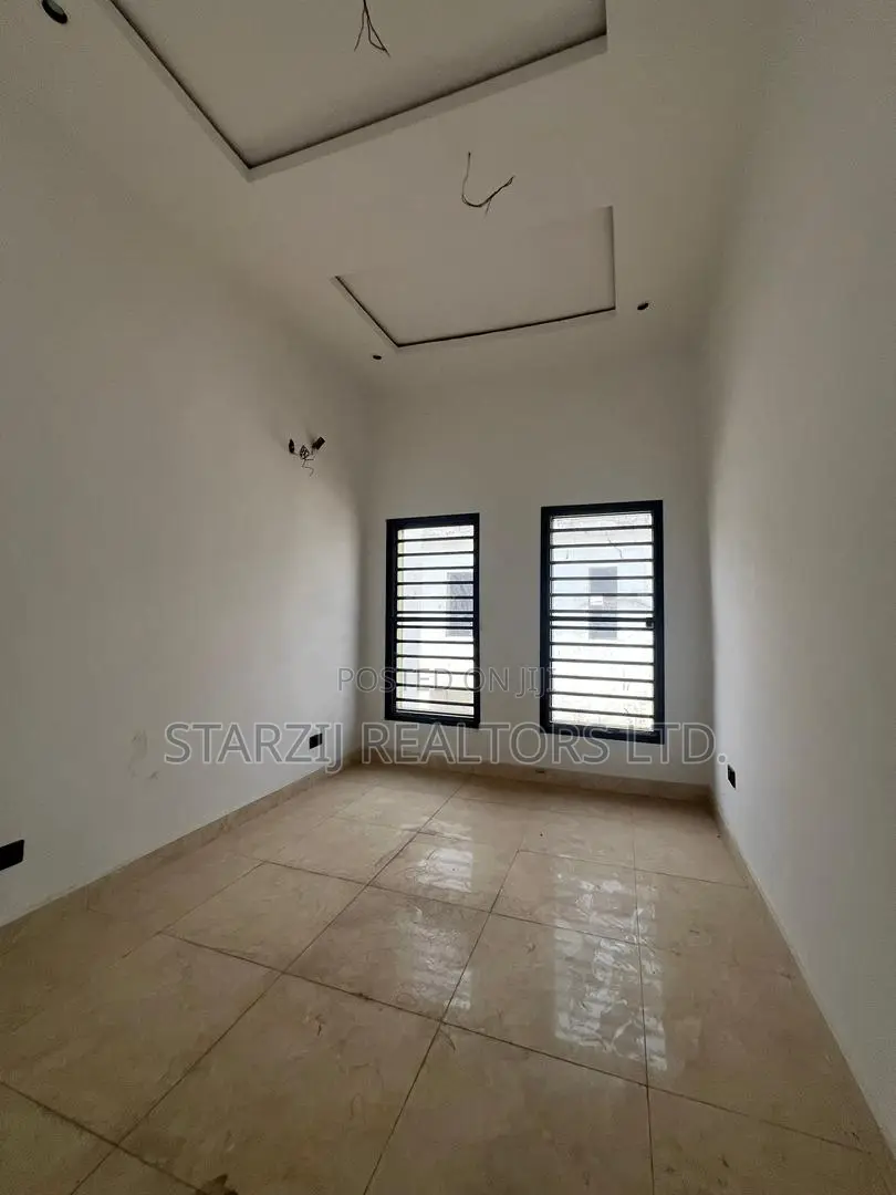 4bdrm Duplex in Karsana, Dape for sale in Dape