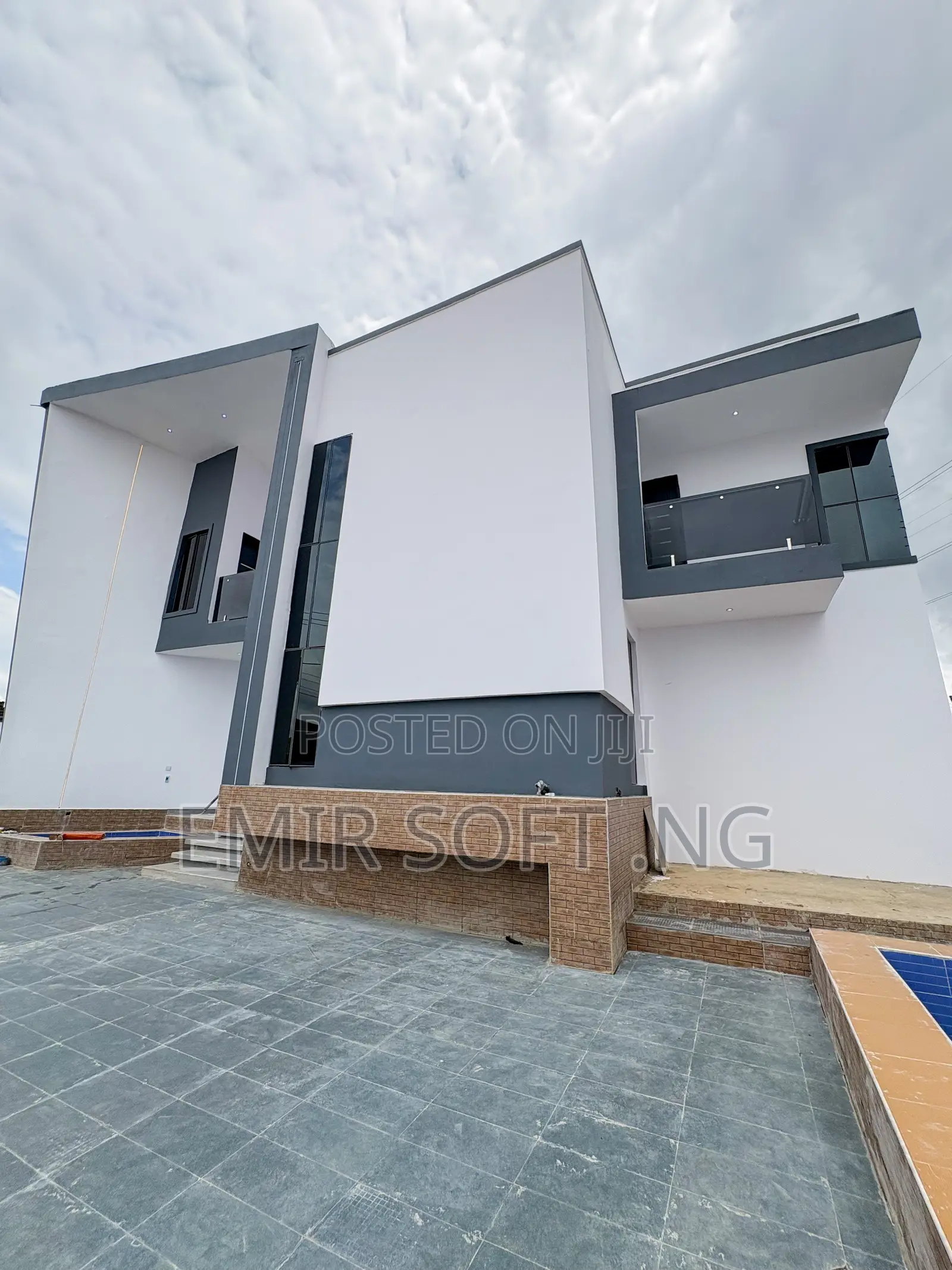 6bdrm Duplex in Oluyole Estate for sale in Oluyole Estate