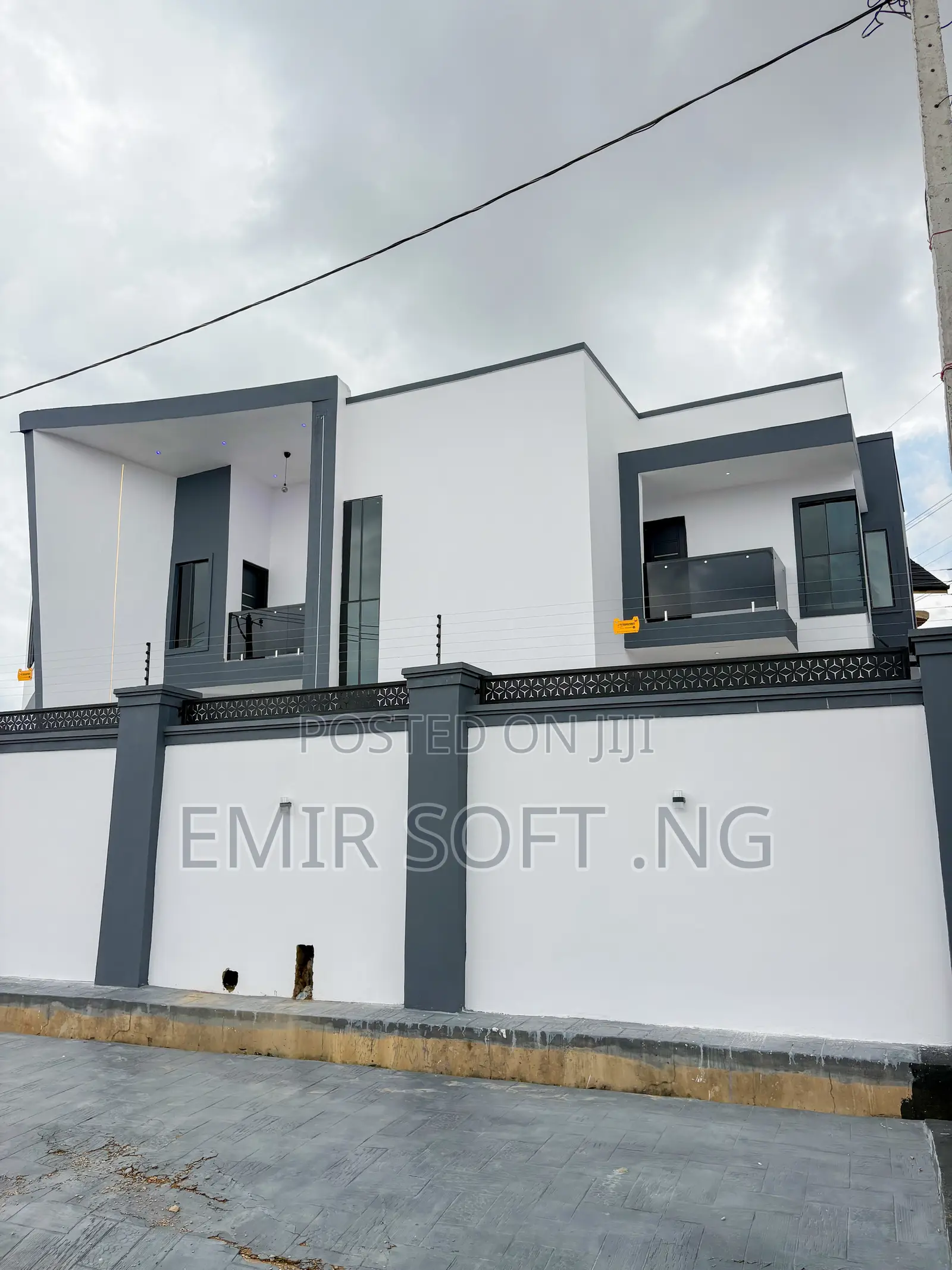 6bdrm Duplex in Oluyole Estate for sale in Oluyole Estate