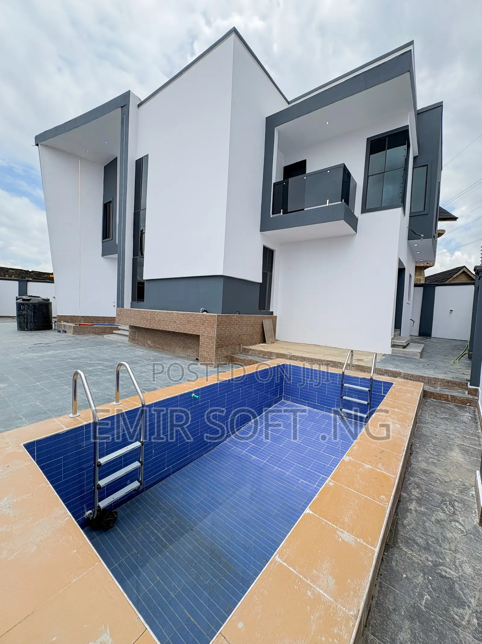 6bdrm Duplex in Oluyole Estate for sale in Oluyole Estate
