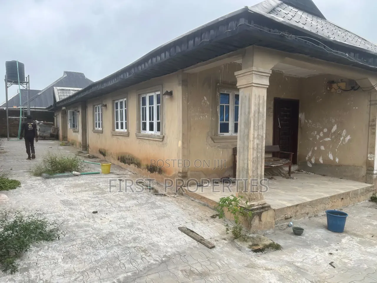 8bdrm Block of Flats in Omi Adio, Apata for sale in Apata