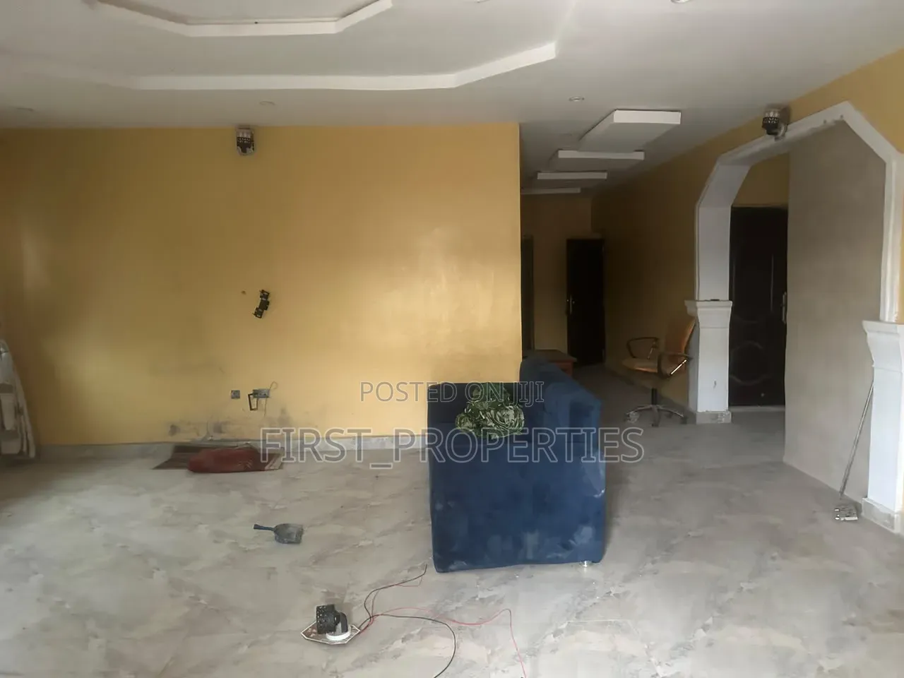 8bdrm Block of Flats in Omi Adio, Apata for sale in Apata