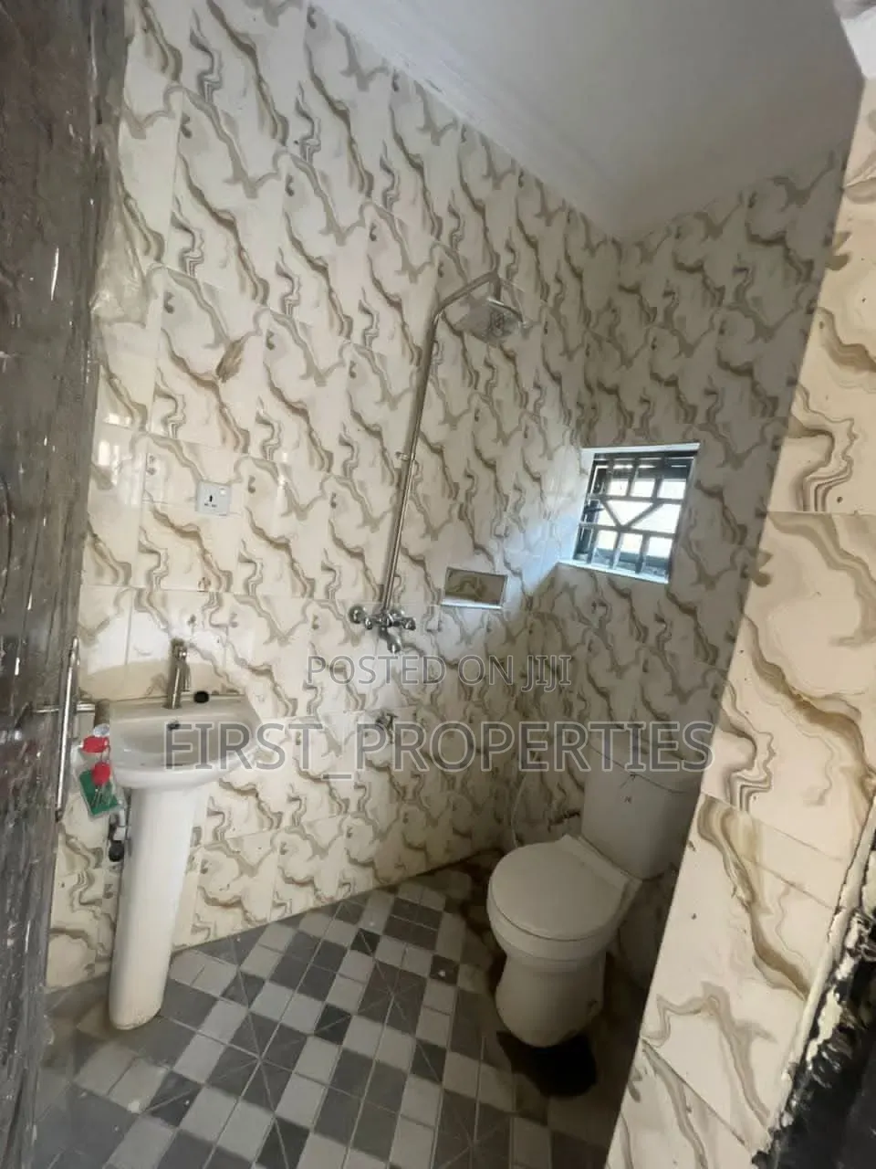 8bdrm Block of Flats in Omi Adio, Apata for sale in Apata