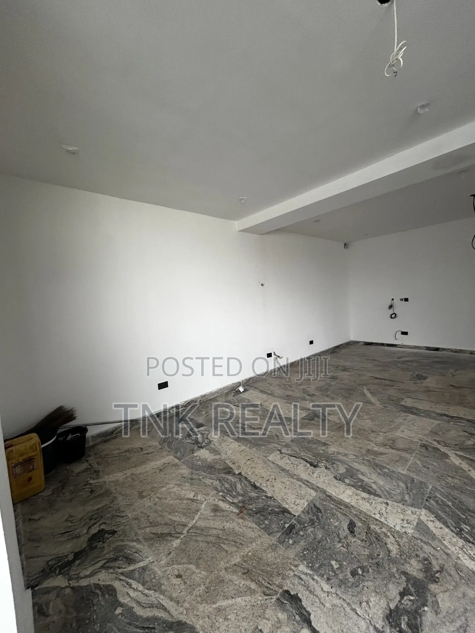 Shop/Office Space for Rent in Wuse 2