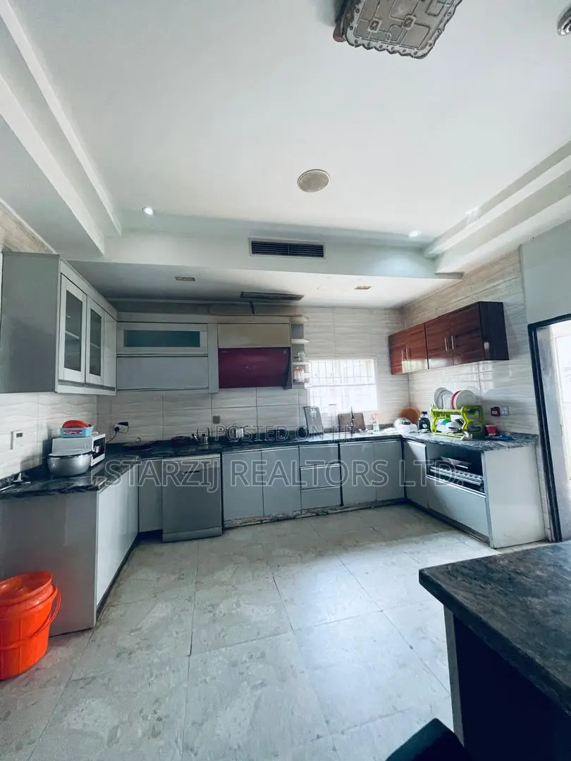 Furnished 6bdrm Duplex in Idu Industrial for sale in Idu Industrial