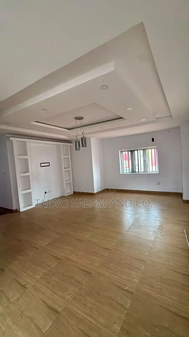 4bdrm Penthouse in Akobo for sale in Akobo