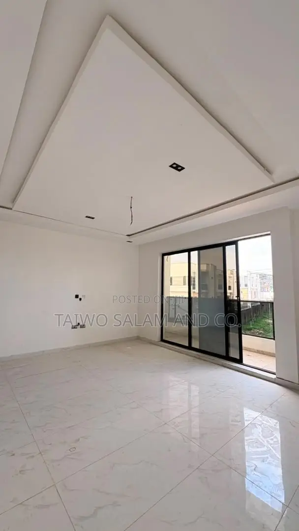 4bdrm Penthouse in Akobo for sale in Akobo
