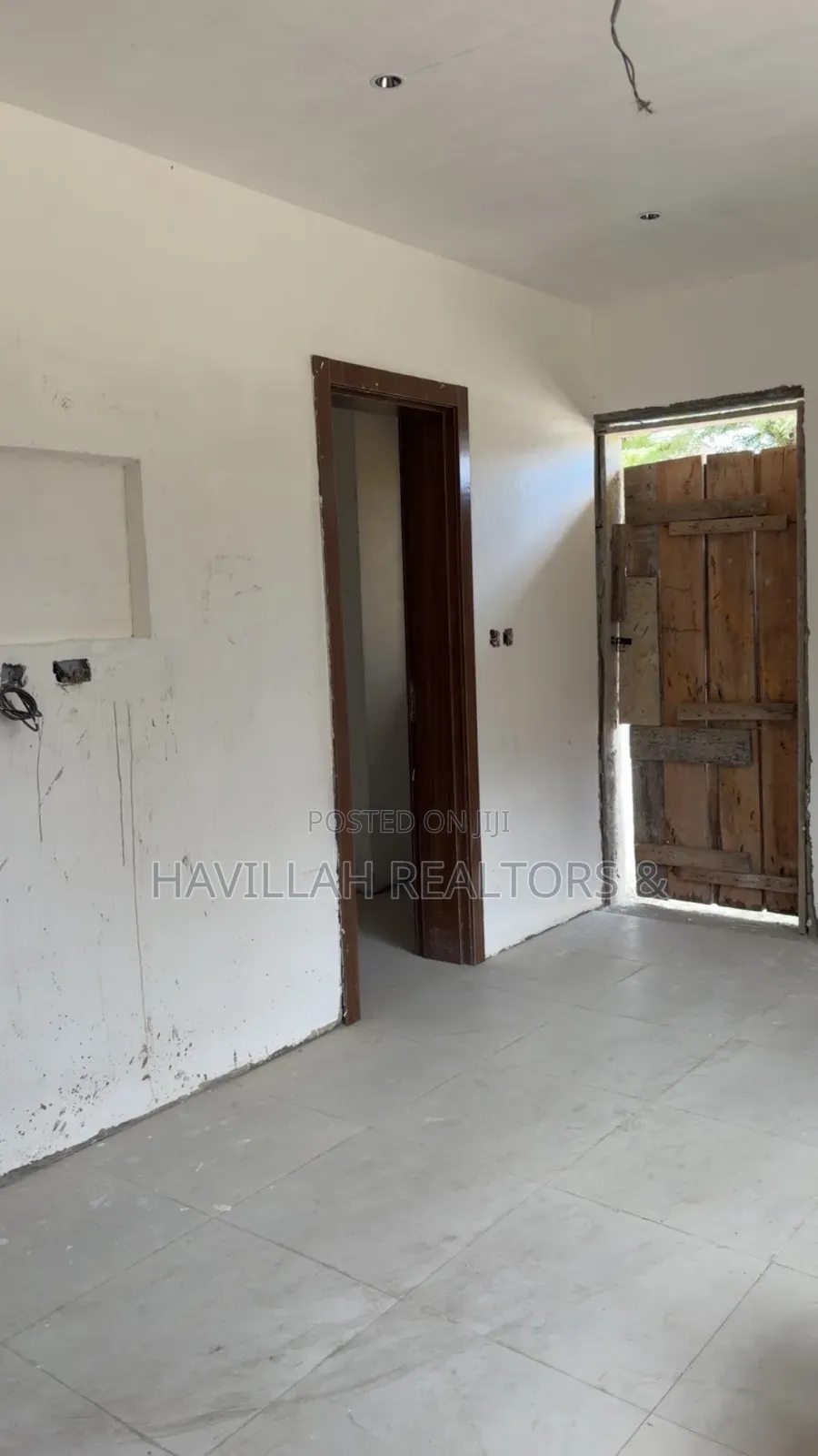 6bdrm Villa in Pinnock Estate, Osapa london for sale in Osapa london
