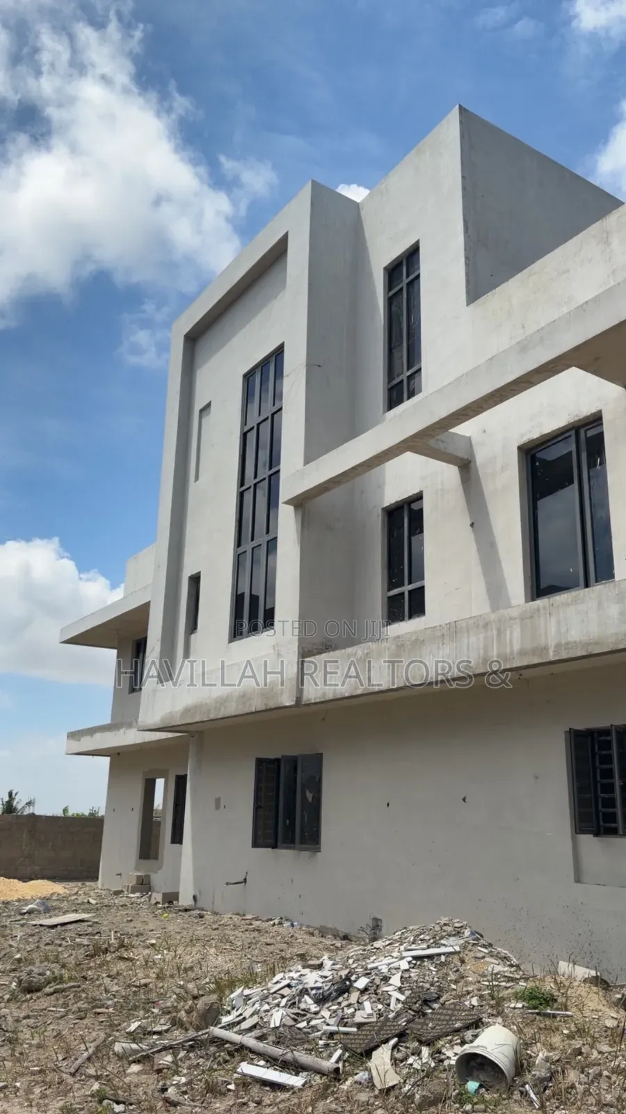 6bdrm Villa in Pinnock Estate, Osapa london for sale in Osapa london