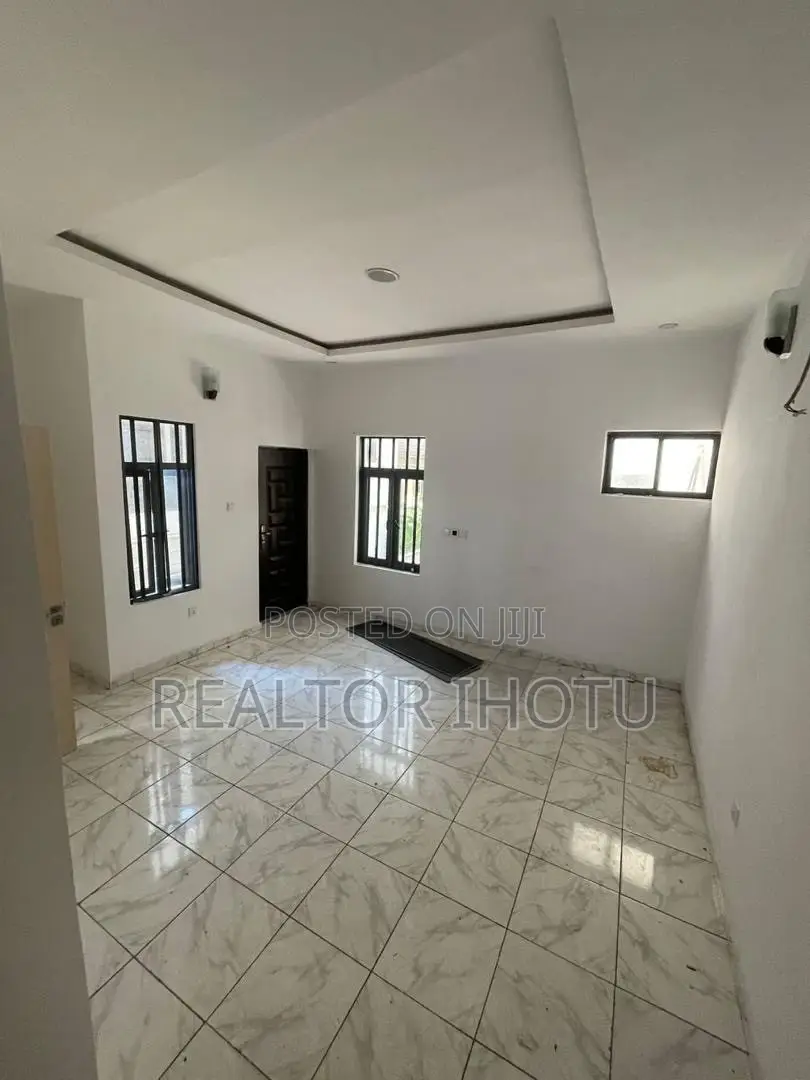 4bdrm Duplex in Ikota for sale in Ikota