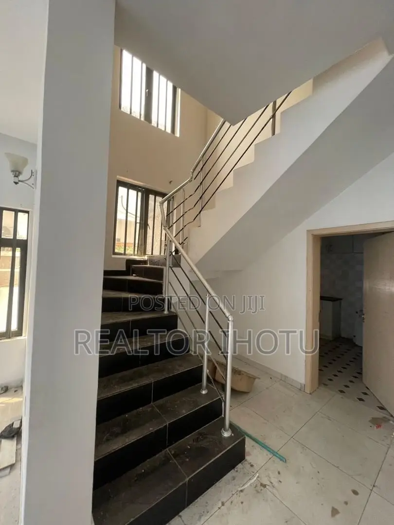 4bdrm Duplex in Ikota for sale in Ikota