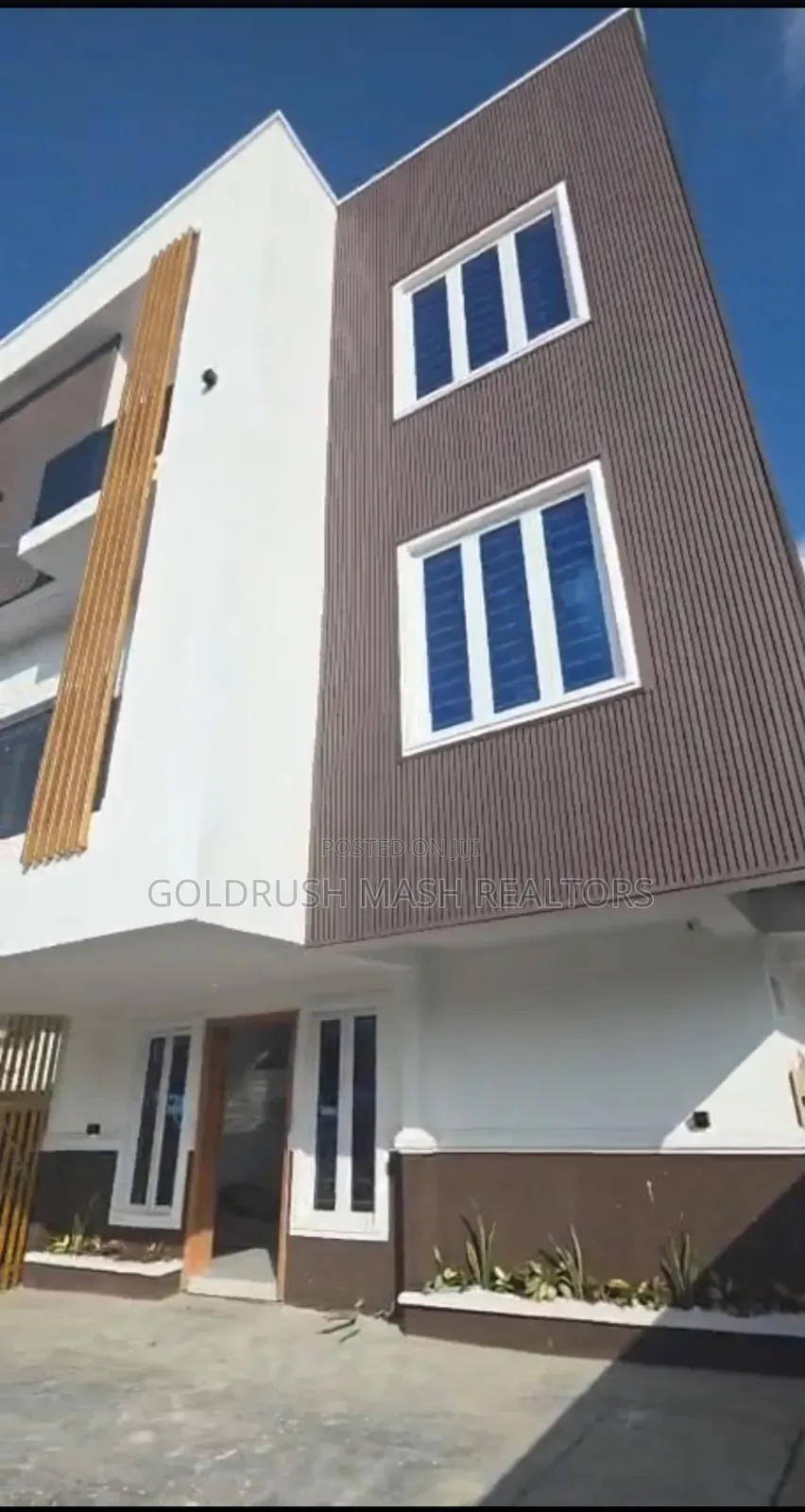 5bdrm Duplex in Millennium Estate, Millenuim/UPS for sale in Millenuim/UPS