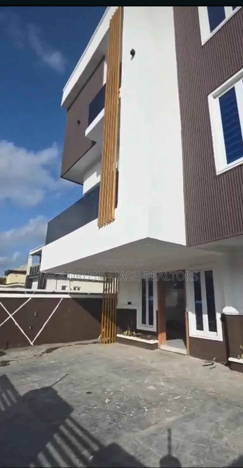 5bdrm Duplex in Millennium Estate, Millenuim/UPS for sale in Millenuim/UPS