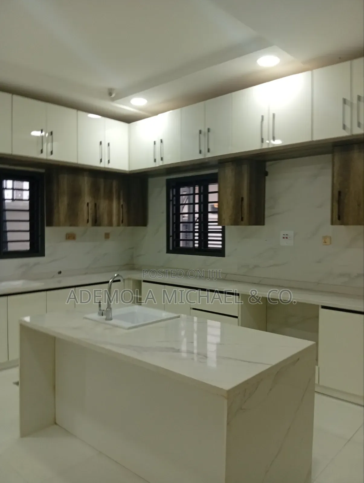 7bdrm House in Mini Estate Asokoro for sale in Asokoro