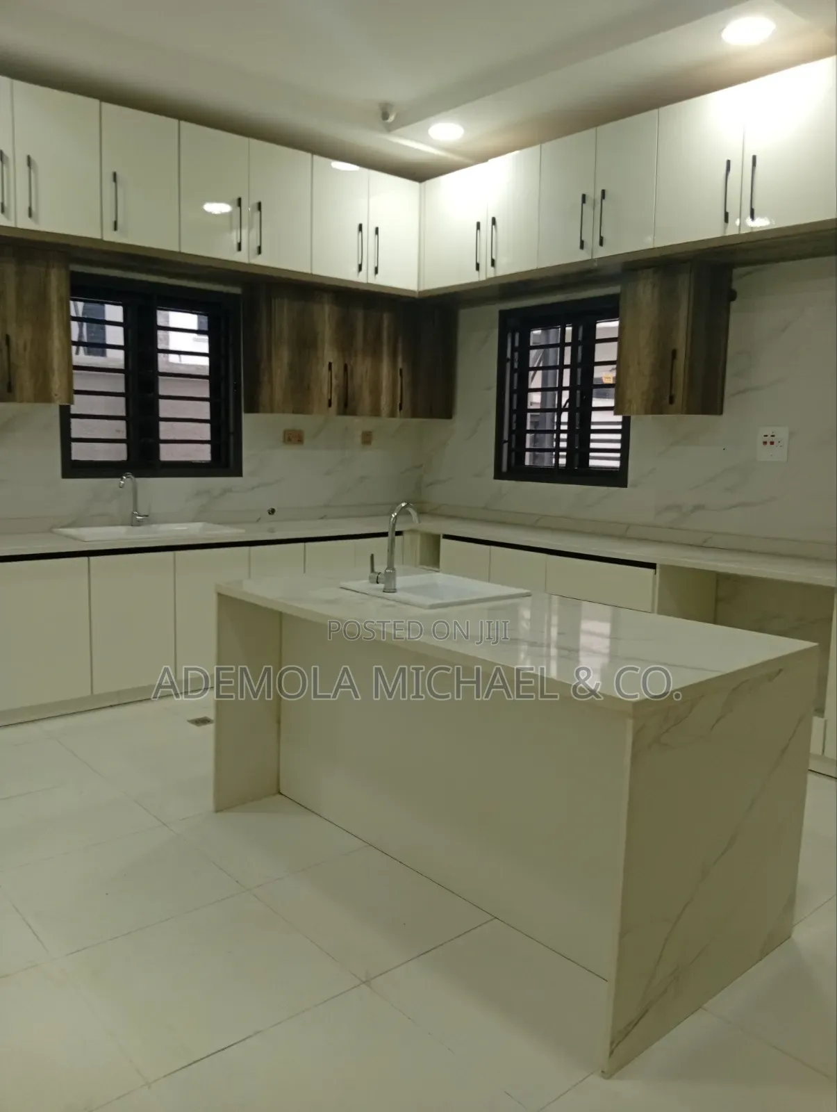 7bdrm House in Mini Estate Asokoro for sale in Asokoro