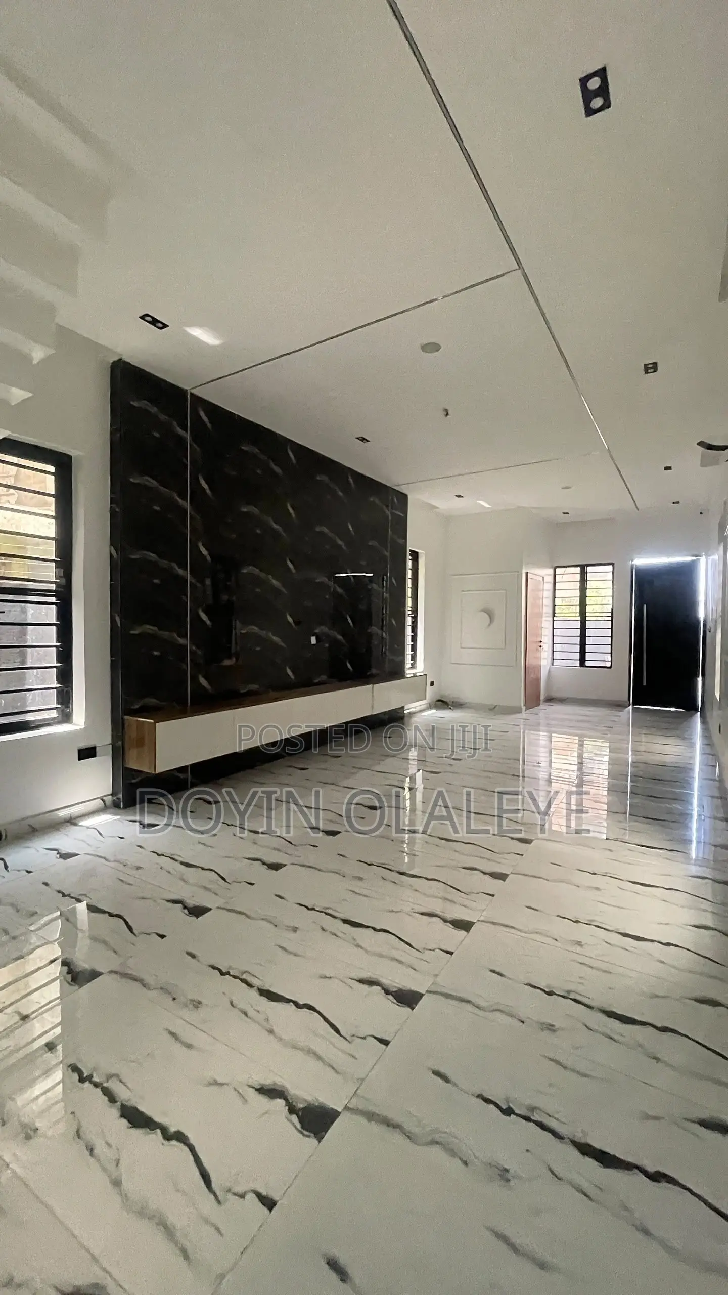 5bdrm Duplex in Chevron for sale in Chevron