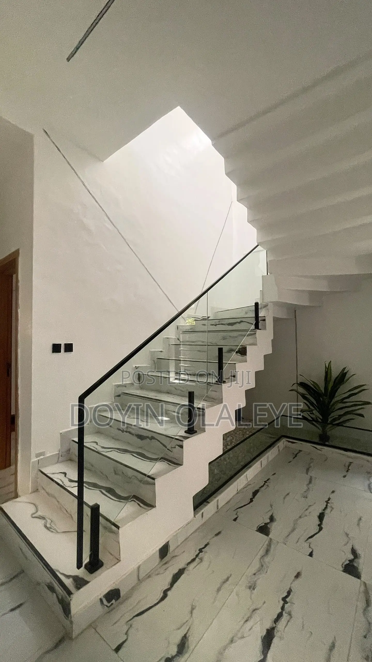 5bdrm Duplex in Chevron for sale in Chevron