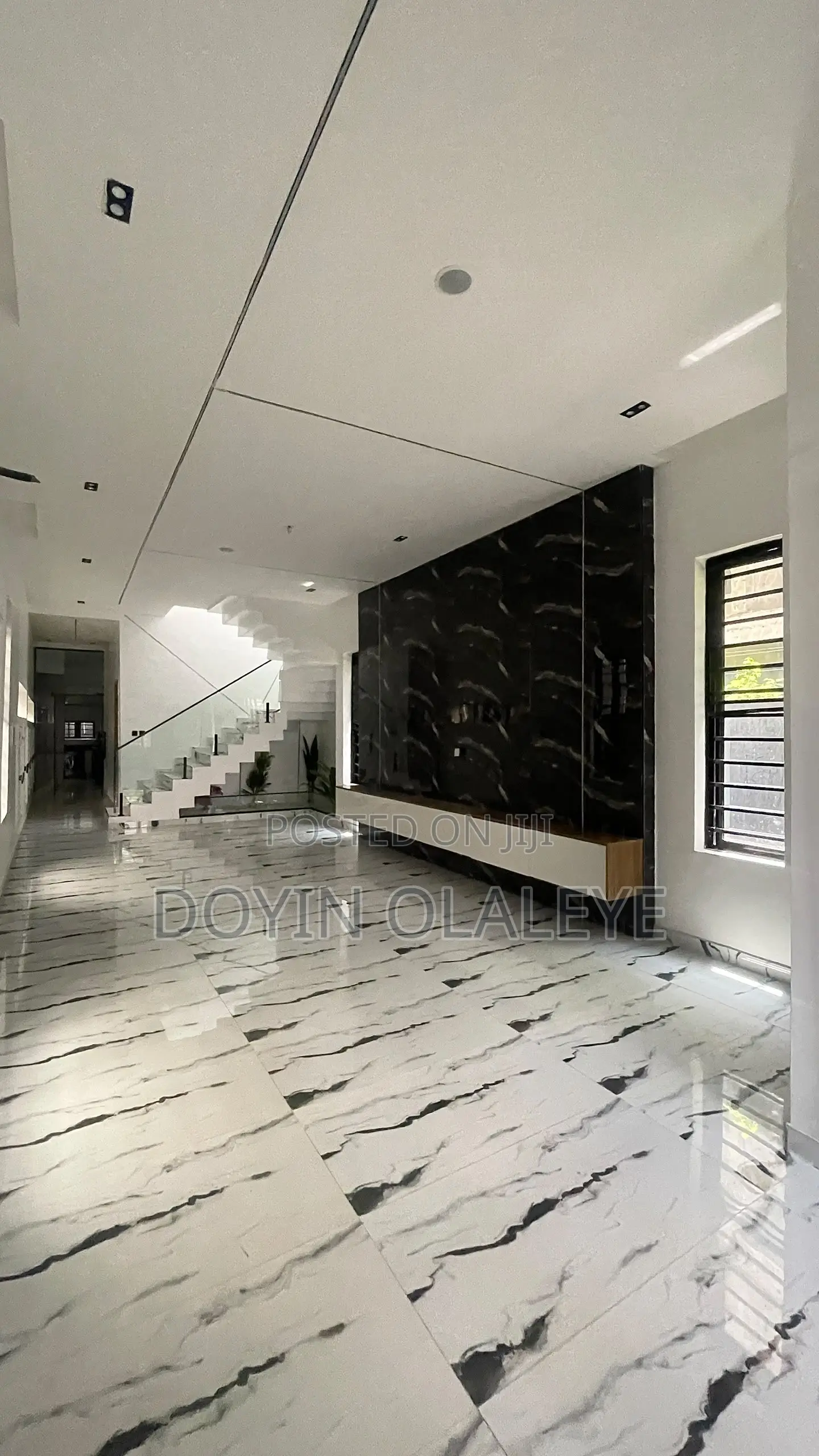 5bdrm Duplex in Chevron for sale in Chevron