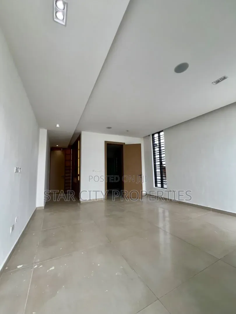 5bdrm Duplex in Lekki Phase 1 for sale in Lekki Phase 1