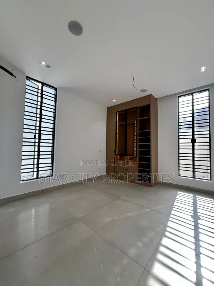 5bdrm Duplex in Lekki Phase 1 for sale in Lekki Phase 1