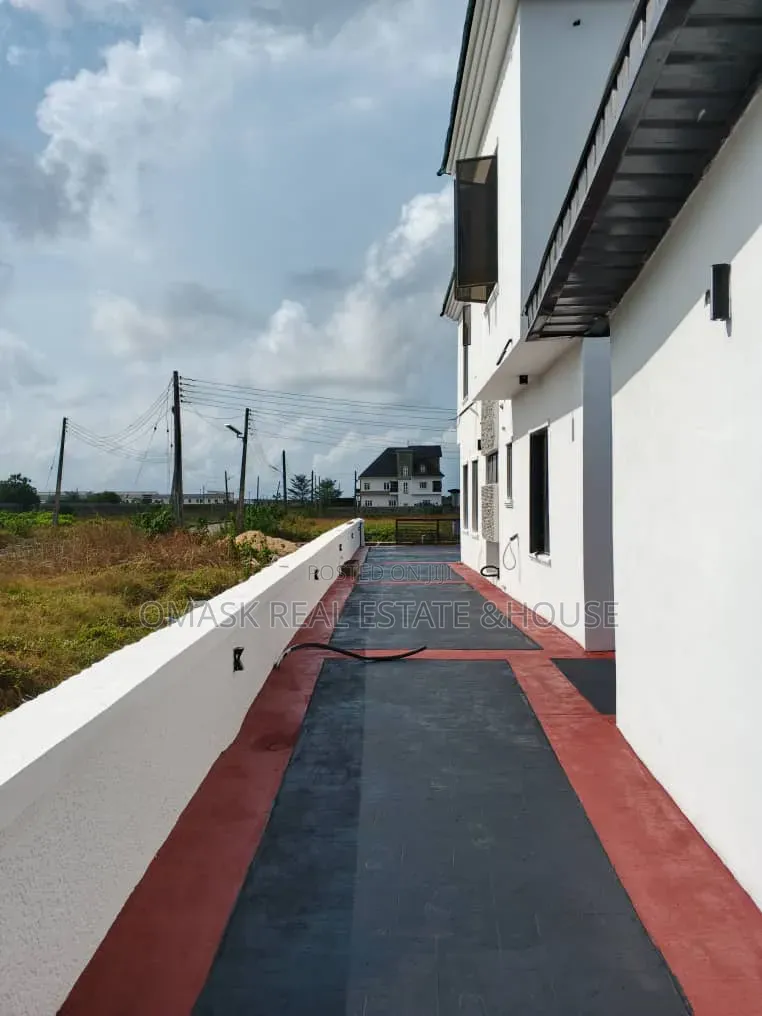 5bdrm Duplex in Lekki Phase 1 for sale in Lekki Phase 1